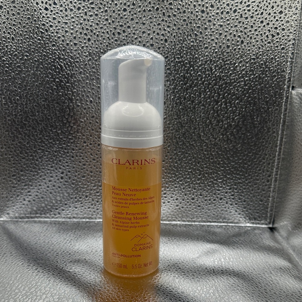Clarins Renewing Mousse with White Pump